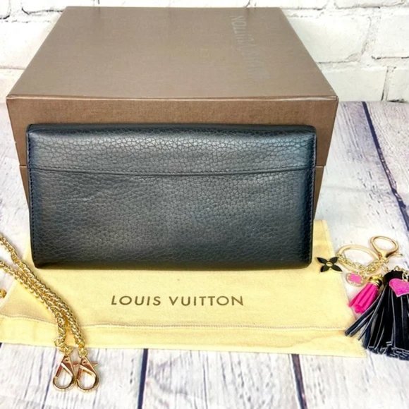 ⭐️Louis Vuitton Capucines black leather wallet or crossbody with bag charm - Picture 2 of 16